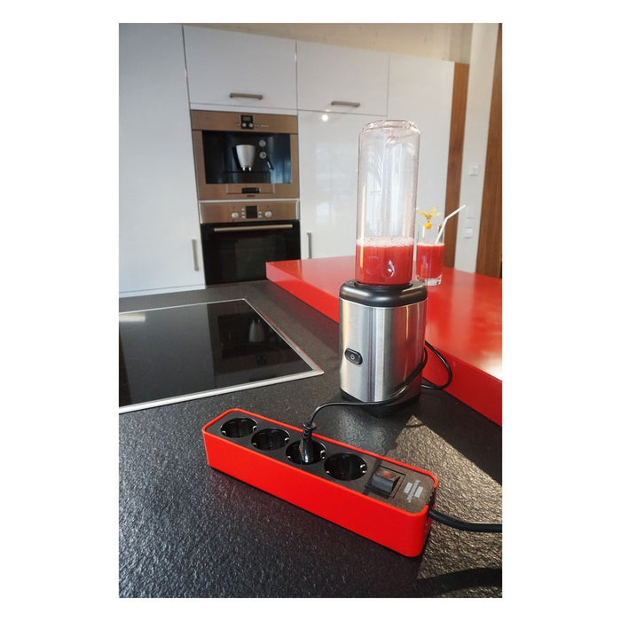Brennenstuhl Base múltiple Ecolor roja/ negra con diseño compacto (3 tomas)