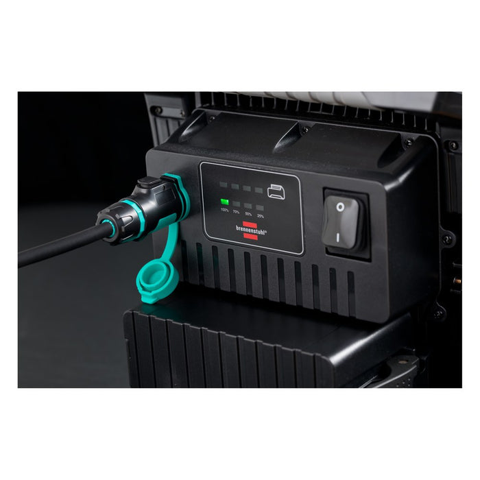 Brennenstuhl Foco híbrido LED 6050 MH con toma de corriente + MULTI BATTERY SYSTEM compatible con baterías de 18V (IP65)