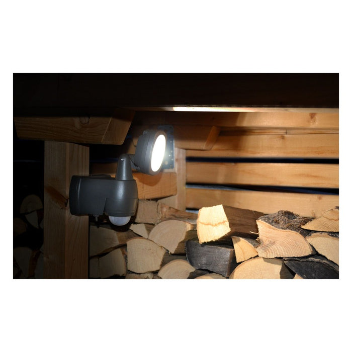 Brennenstuhl Foco LED de pared a batería LUFOS 400 con detector de movimiento (440 lm)
